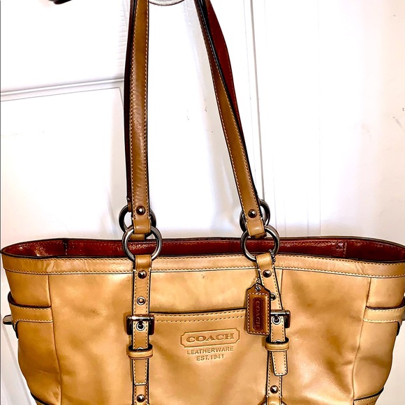 Women’s east west leather COACH shoulder bag - Picture 2 of 10